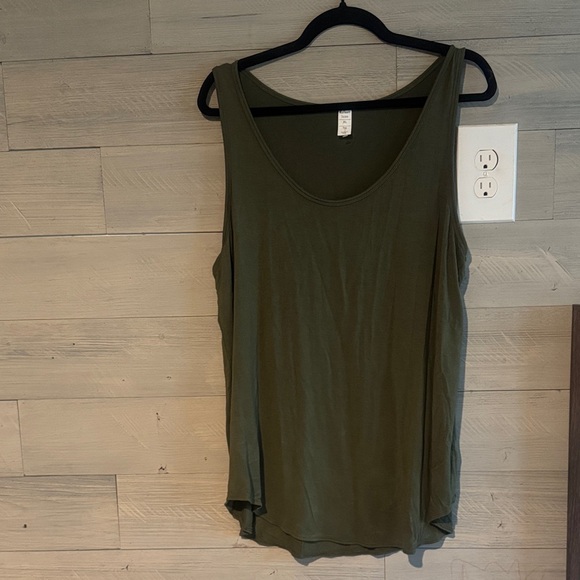 Old Navy Women's Olive Tank Top - Picture 3 of 6